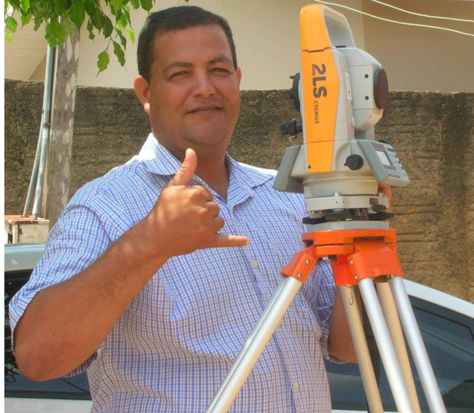 Charles José dos Santos, agrimensor da Top S@télite Topografia
